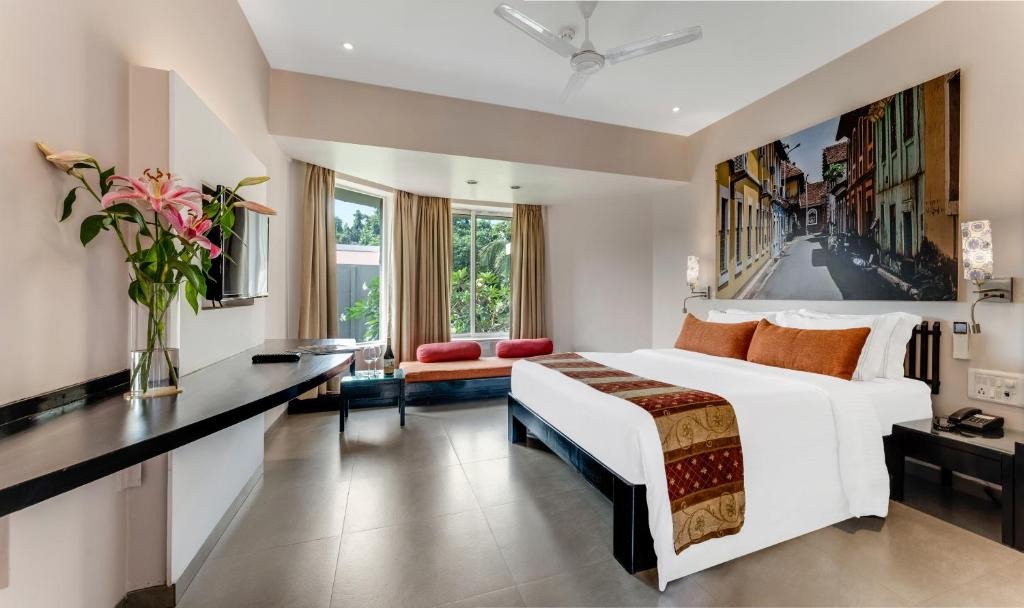 هتل ویسپرینگ پالمز